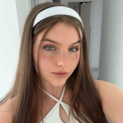 zoealoneathome2's profile picture