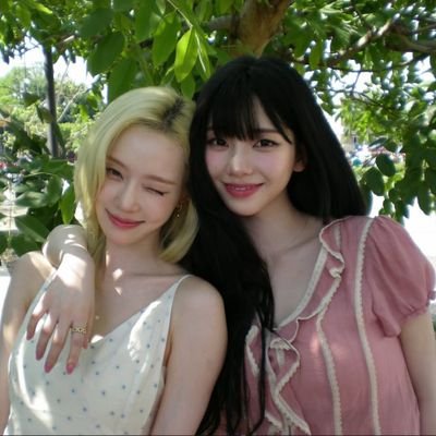 momina ᥫ᭡'s profile picture