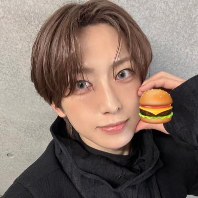 yennie 🍔ᥫ᭡'s profile picture
