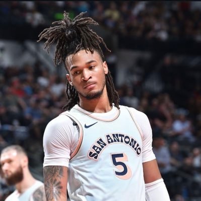 cj🏰's profile picture
