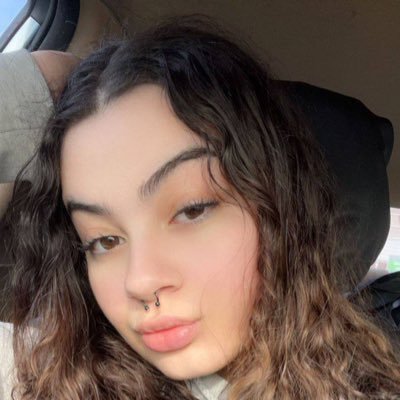 BELLA💛's profile picture