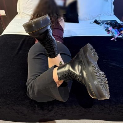 kneel4eve's profile picture