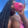 cariLívia✨'s profile picture