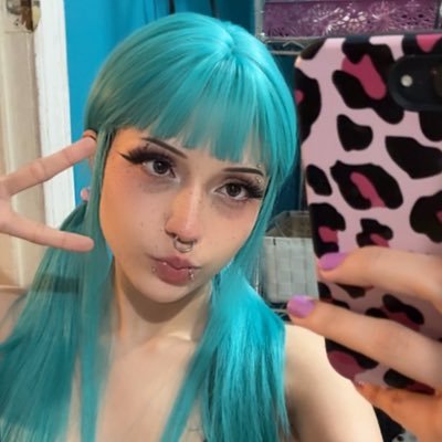 v0m1t_d0ll's profile picture