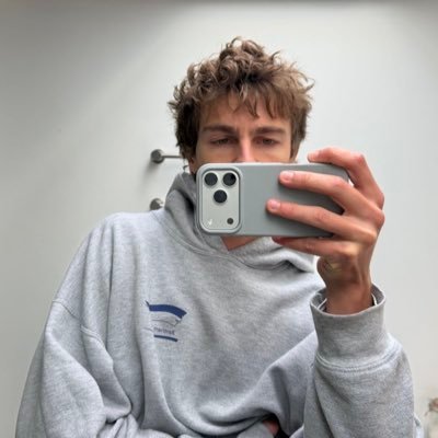 desi0re's profile picture