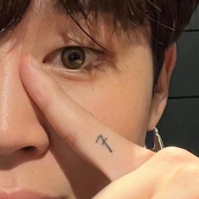 NiJo is seeing BTS ⊙⊝⊜'s profile picture
