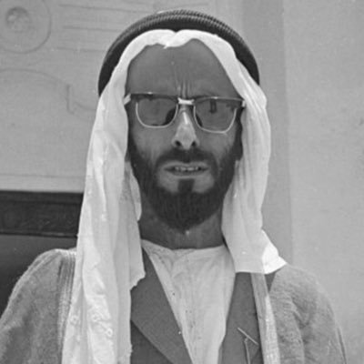 EmiratiEssence's profile picture