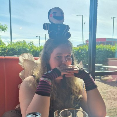 chloe 🏳️‍⚧️'s profile picture