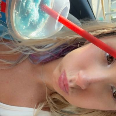 cosmicstarlovee's profile picture