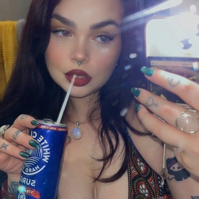 witch of the wobbly woods (MAGGOT MOMMY)'s profile picture