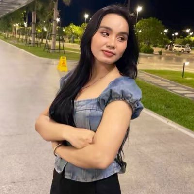 ស្រី តូច's profile picture