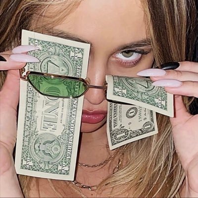 celEstinE0_'s profile picture