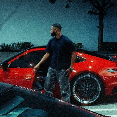 B✦'s profile picture