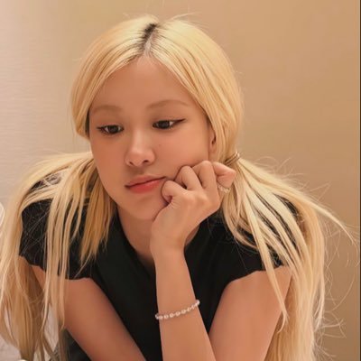 val🤍's profile picture