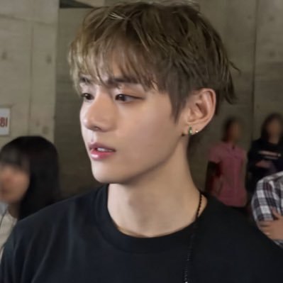 ؘval's profile picture