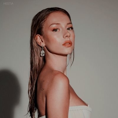 𝐆𝐑𝐄𝐓𝐀 𝐅. 𝐃𝐄𝐋𝐔𝐂𝐀 au's profile picture