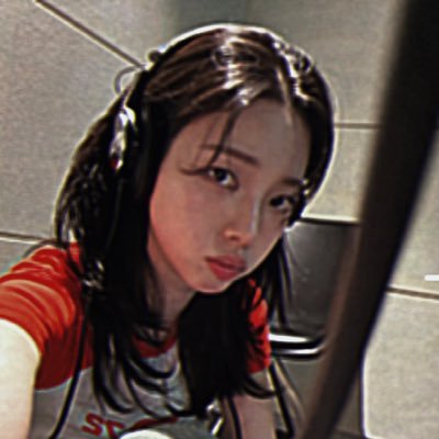 eli (yu jimin’s only gf) 🦖🍋's profile picture