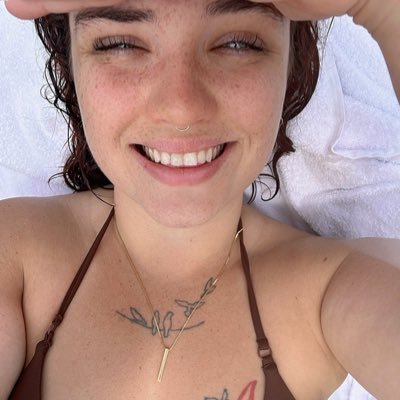Maeve (backup @gilded_maeve)'s profile picture