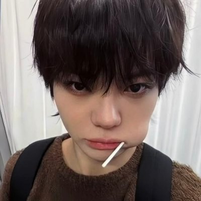 Kpopmalefeet1's profile picture