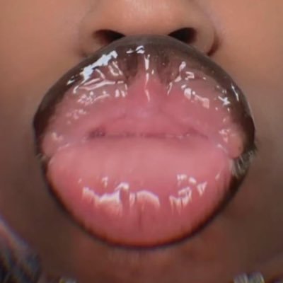 lipsrealm's profile picture