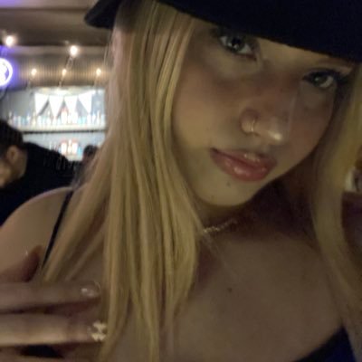 b⭐️'s profile picture