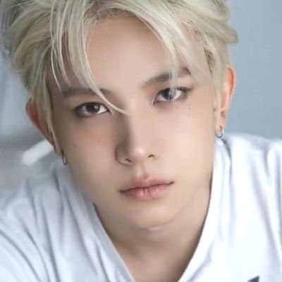karola⁷★ saw bts's profile picture