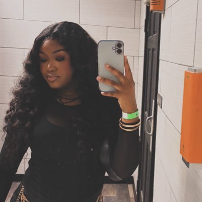 𝚋𝚊𝚛𝚝𝚎𝚛❤️'s profile picture