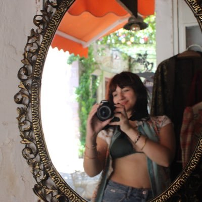 b's profile picture