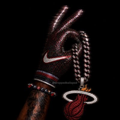 CLew 🏈🏀⚾️🥊's profile picture