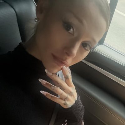 lalalisariana's profile picture