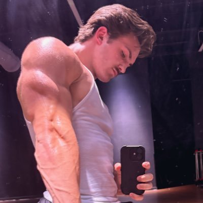 JulienCella1210's profile picture
