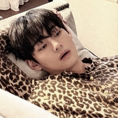 ⟢'s profile picture