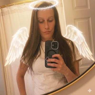 j3nnyb00m's profile picture