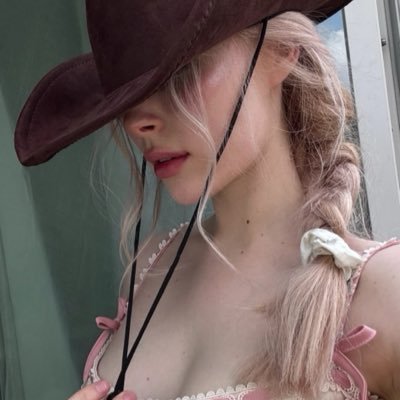 strangersu's profile picture