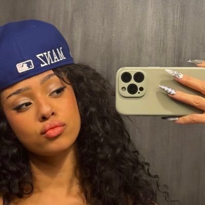 iza's profile picture
