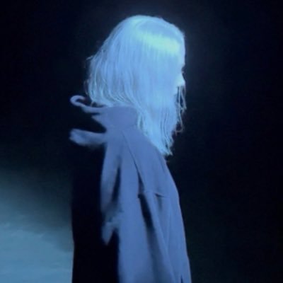 mermaidmusin 🧜♀️ PHOEBE IS BACK 🗣️'s profile picture