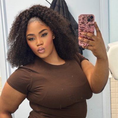 Missmenace_23's profile picture
