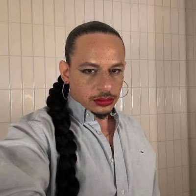 _dramaqueer's profile picture
