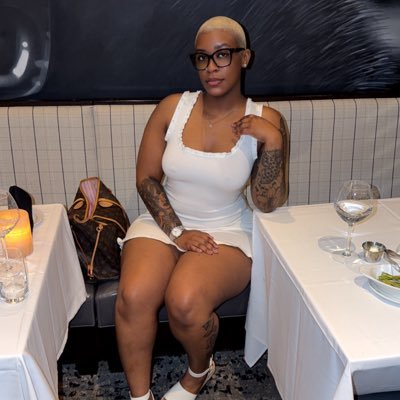 IG📸 @ THELUVELYNENE's profile picture