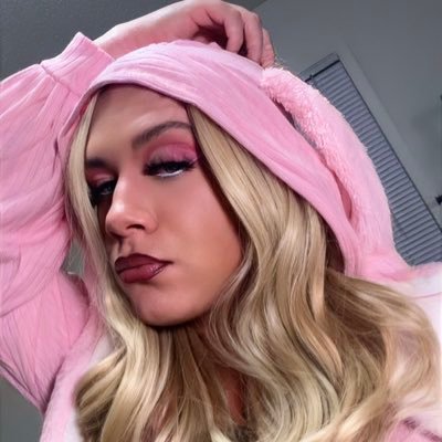 JanelleBeee's profile picture