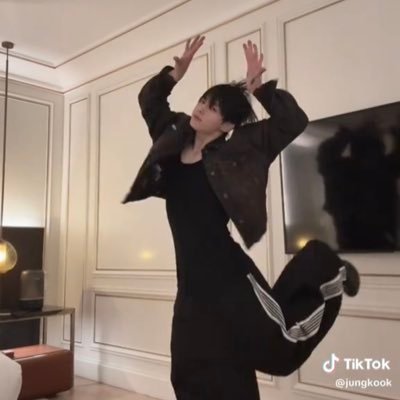 jen⁷ • misses BTS's profile picture