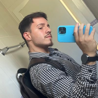 R O N I 🐺's profile picture