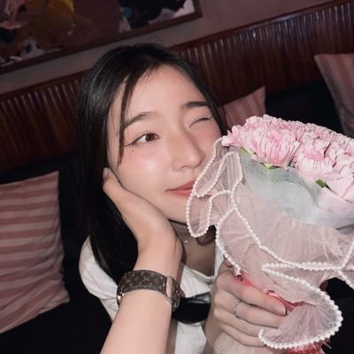 b̈💜's profile picture