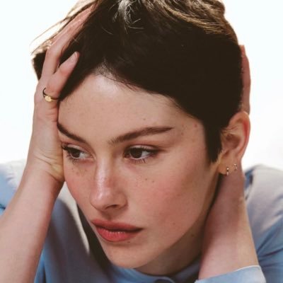 emma 𝜗𝜚˚⋆'s profile picture
