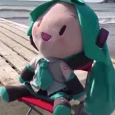 mai_loves_art02's profile picture
