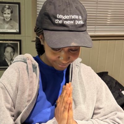 liv 🐻🐝 the bear s5 spoilers's profile picture
