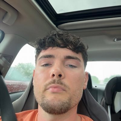 B☄️'s profile picture