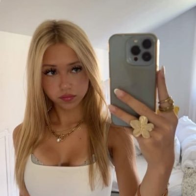 Emmiluvvs's profile picture