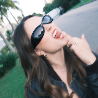 Larissa Manoela's profile picture