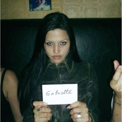 astonishing young woman 🪬 - 8/9's profile picture